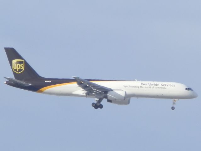 Boeing 757-200 (N464UP)