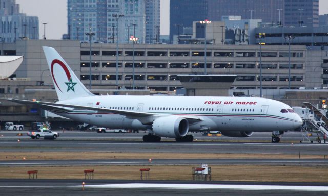 Boeing 787-8 (CN-RGB) - JFK weather diversion on 07/25/16.