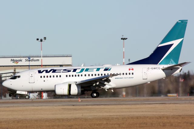 BOEING 737-600 (N610) - Westjet 737-600 landing at YQR