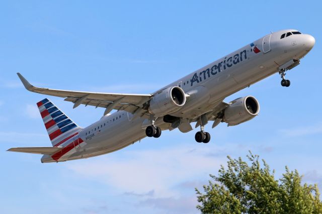 Airbus A321 (N403AN) - first American A321NEO into CLE.....equipment sub