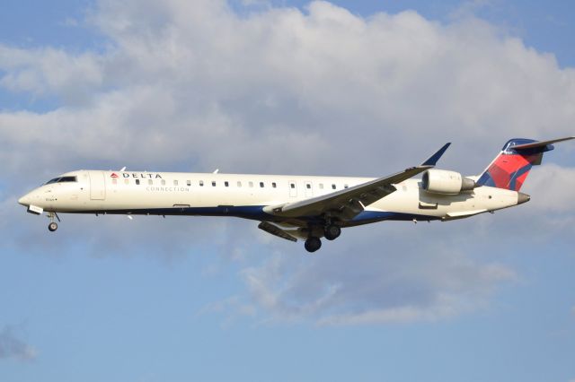 Canadair Regional Jet CRJ-900 (N184GJ)