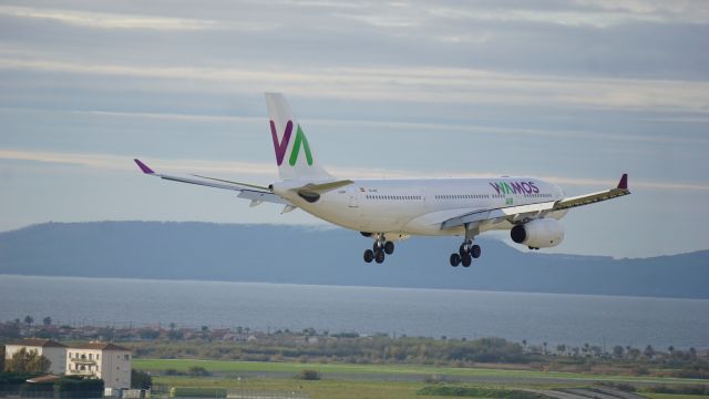 Airbus A330-300 (EC-NCK) - Attérissage à l'aéroport de Marseille , affreté pour la cie Air Austral.