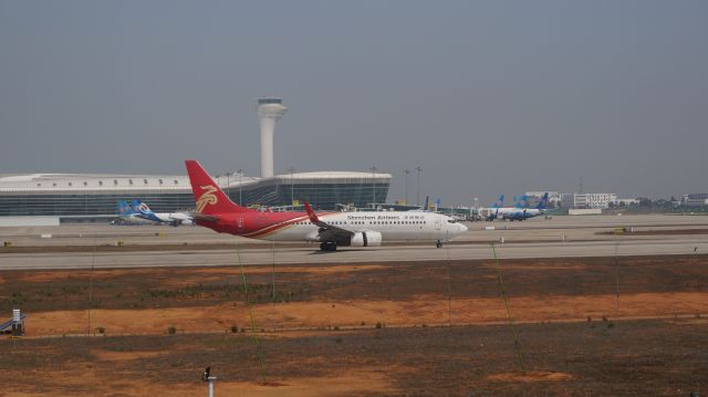 Boeing 737-700 (B-5619)