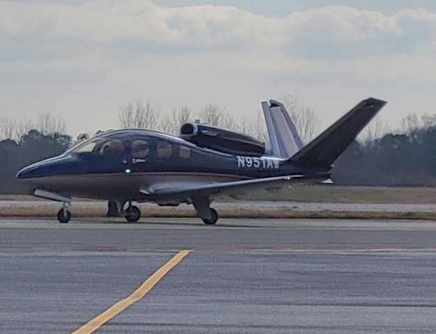 Cirrus Vision SF50 (N951AW)