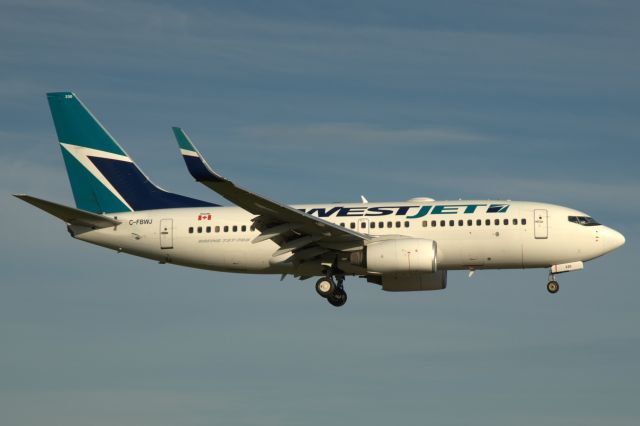 Boeing 737-700 (C-FBWJ)