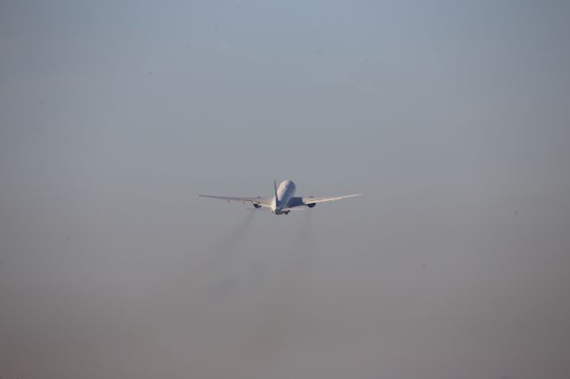 Boeing 777-200 (N210UA)