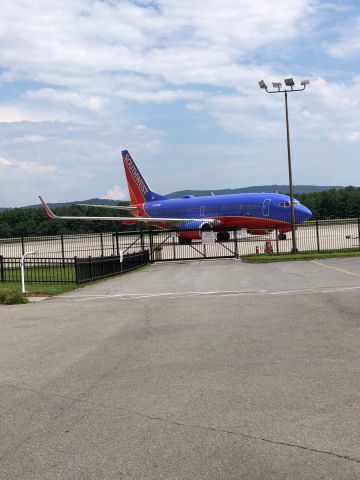 Boeing 737-700 (N274WN) - Standing near the ramp at Greenbrier Valley Airport, WV. Used as a charter flight from Midway.