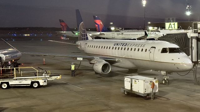 Embraer 175 (N85352) - Taken on December 28, 2023br /br /UA6297 to SAT