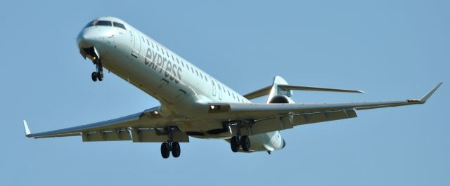 Canadair Regional Jet CRJ-900 (C-GNJZ)