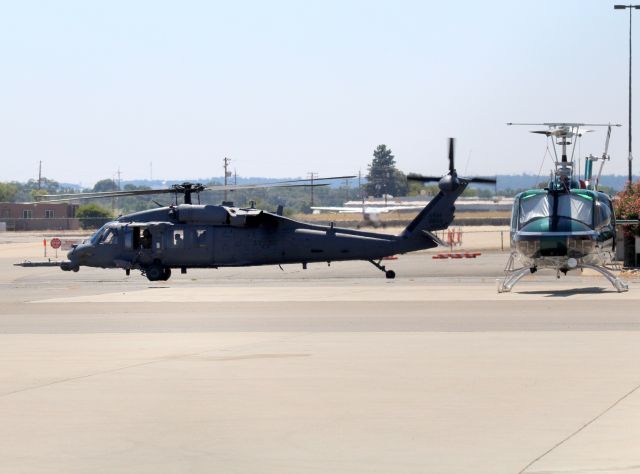 Sikorsky S-70 (8826120) - KRDD - USAF PaveHawk HH-60G just landed at Redding about 1245pm.and the rotors are winding down in the 110 degree day. 7-26-2016. USAF<br>1993 129th RQS, CA Air NG