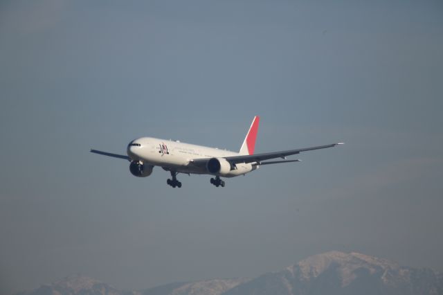 BOEING 777-300ER (JA740J)