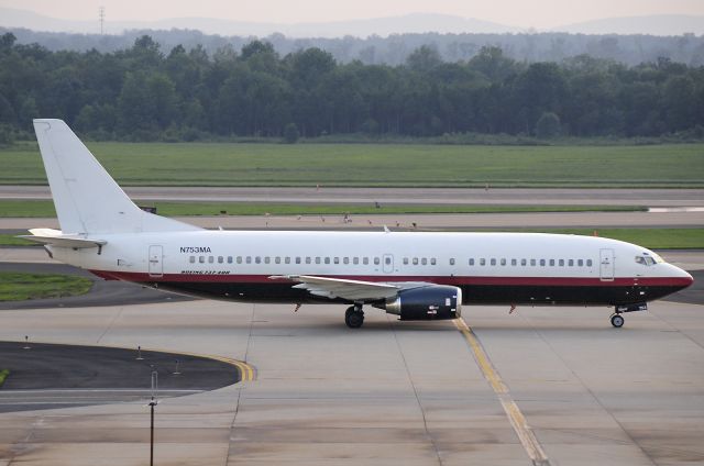 BOEING 737-400 (N753MA) - Seen at KIAD on 8/3/2009.