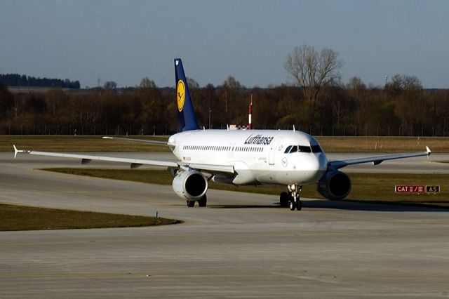 Airbus A320 (D-AIQW) - 2003