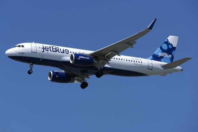 Airbus A320 (N828JB)