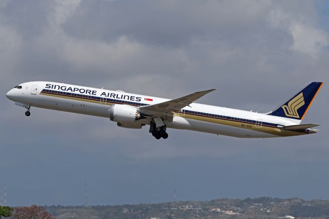 BOEING 787-10 Dreamliner (9V-SCB)