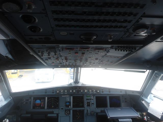 Airbus A320 (N661JB) - Cockpit