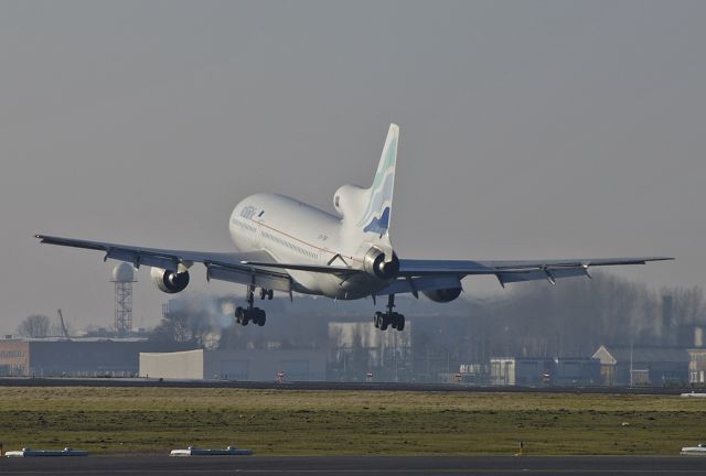 HONGDU Lieying (CS-TEB) - Euro Atlantic Airways - Lockheed L-1011-500 TriStar C/N 293B-1240 - CS-TEB - Very short final to Runway 25R at Brussels - 2005-Jan-16.