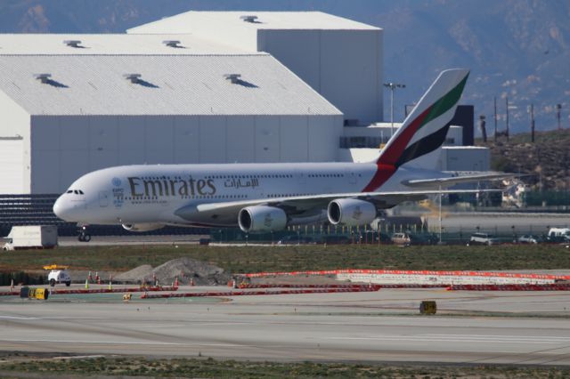 Airbus A380-800 (A6-EOF)