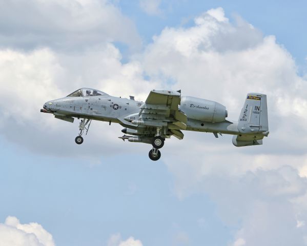 Fairchild-Republic Thunderbolt 2 (78-0659) - Landing on runway 23