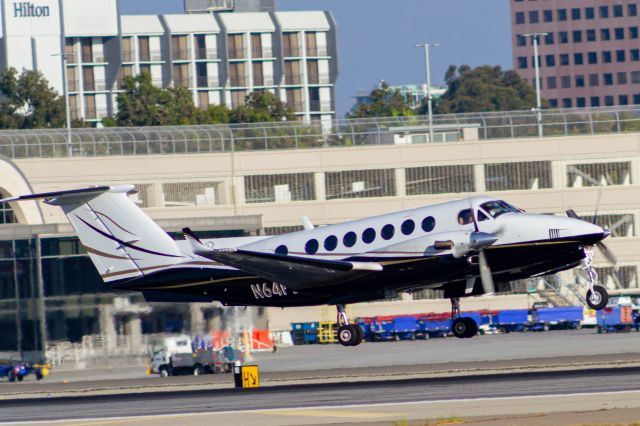 Beechcraft Super King Air 350 (N64FB)