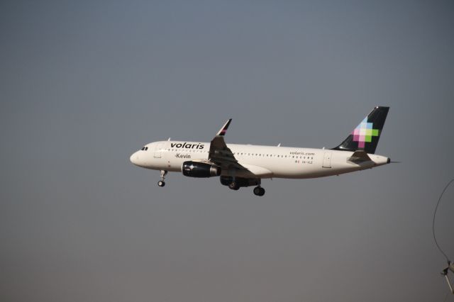 Airbus A320 (XA-VLE) - FINAL APPROACH 27 MMTJ