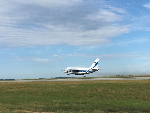 Antonov An-12 (RA-82078) - Just taking off!