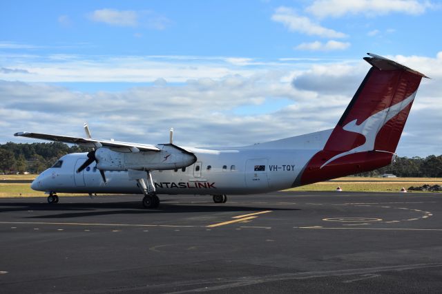 de Havilland Dash 8-300 (VH-TQY) - Qantaslink Bombardier Dash 8-315Q, VH-TQY (msn 552), Wynyard, Tasmania, Australia. 19 March 2023.