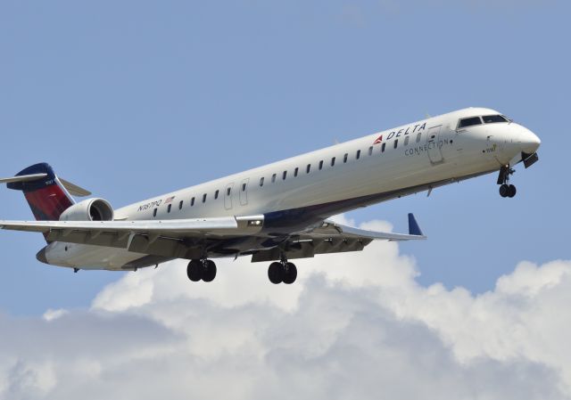 Canadair Regional Jet CRJ-900 (N187PQ187)