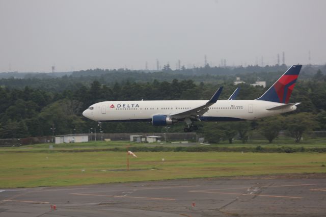 BOEING 767-300 (N192DN)