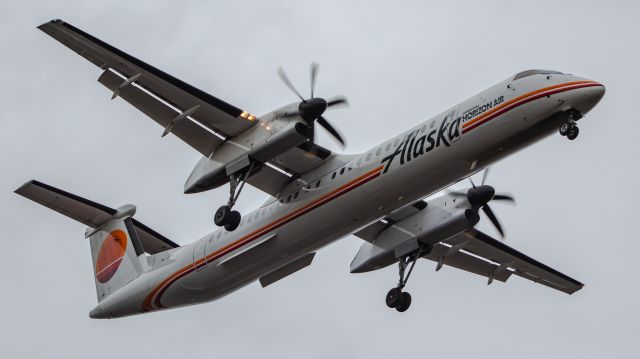 de Havilland Dash 8-400 (N421QX) - Meatball short final for PSC's 21R