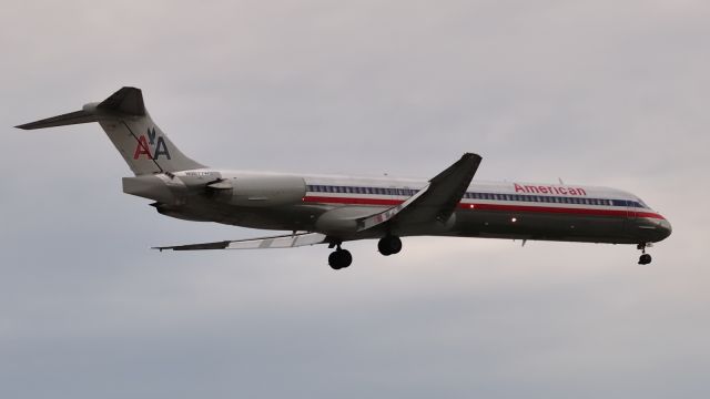 McDonnell Douglas MD-83 (N9677W)