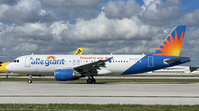Airbus A320 (N223NV)