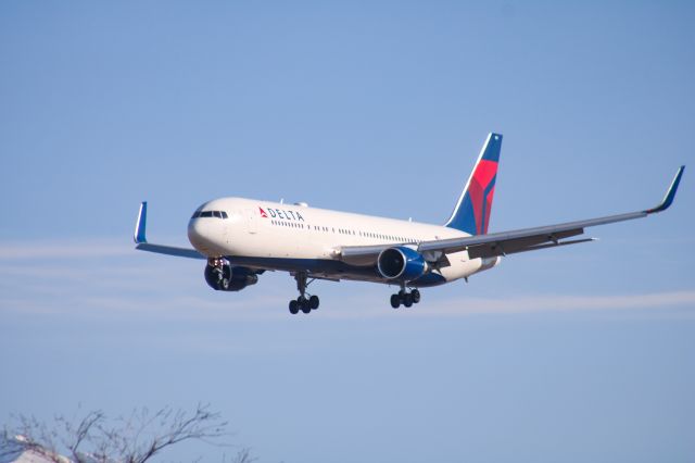 BOEING 767-300 — - Coming in from KATL. 