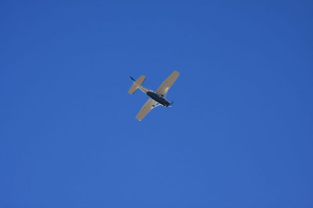 Cessna 206 Stationair (N1258F) - CAUGHT  THIS PLANE TAKING OFF FROM MCCOOK NE ON JAN 20 09  HEADED HOME TOO COLORADO