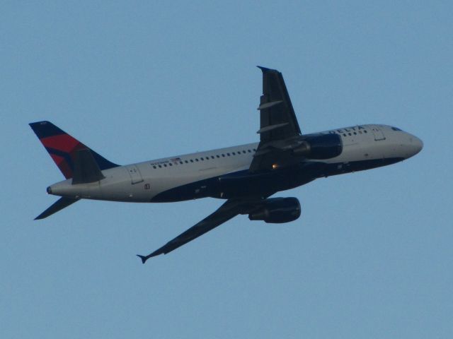 Airbus A320 (N333NW)