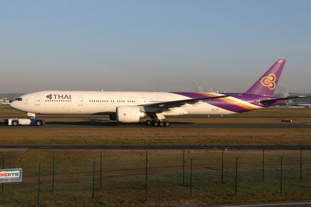 BOEING 777-300ER (HS-TKV)