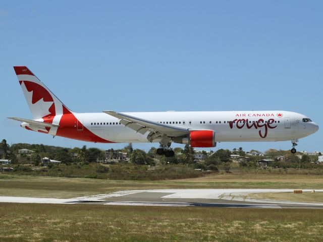 BOEING 767-300 (C-GEOQ)