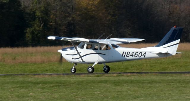 Cessna Skyhawk (N84604) - Heading for a departure is this 1969 Cessna 172K Skyhawk in the Autumn of 2023.