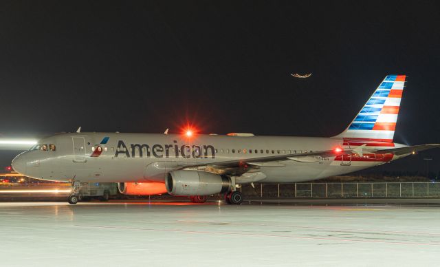 Airbus A320 (N664AW) - STARTING TO SNOW, DEICED AIRCRAFT