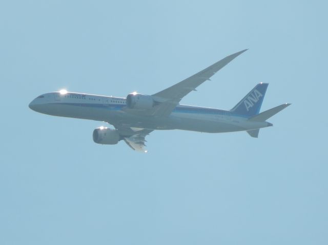 Boeing 787-9 Dreamliner (JA892A) - A Boeing B787-900 flies by my house at 3,000 FT while approaching Dulles International Airport