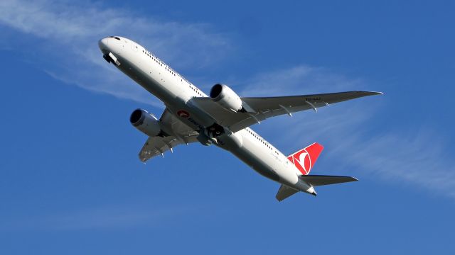 Boeing 787-9 Dreamliner (TC-LLI) - THY6832 climbs from Rwy 34L beginning its delivery flight to IST on 2.20.20. (ln 961 / cn #65809).