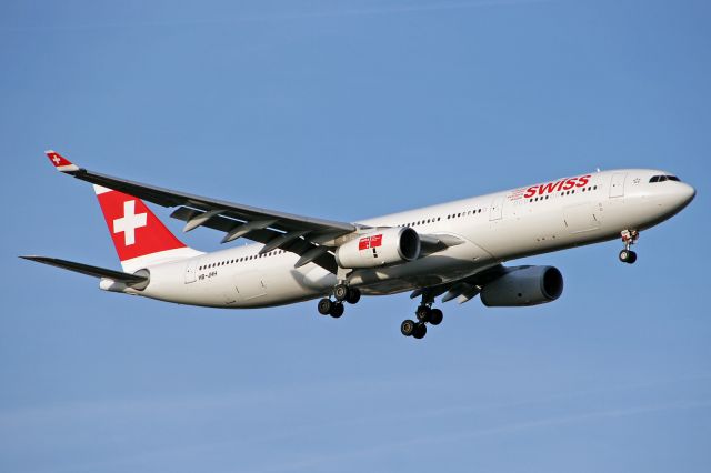 Airbus A330-300 (HB-JHH)