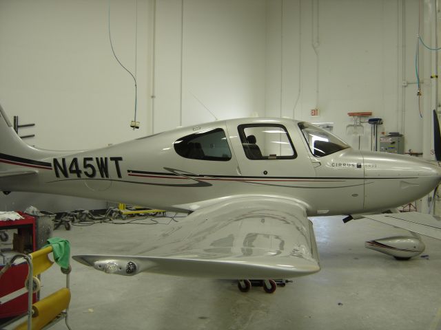 Cirrus SR-22 (N45WT)