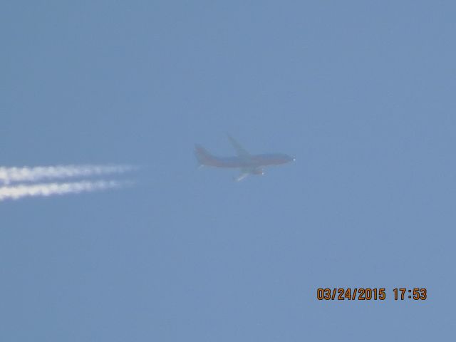 BOEING 737-300 (N376SW) - Southwest Airlines flight 4989 from TPA to MCI flying around thunderstorms at 32,000 feet.