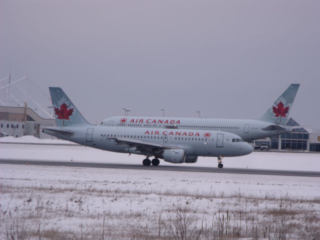 Airbus A319 (C-FYNS) - A319 and 767