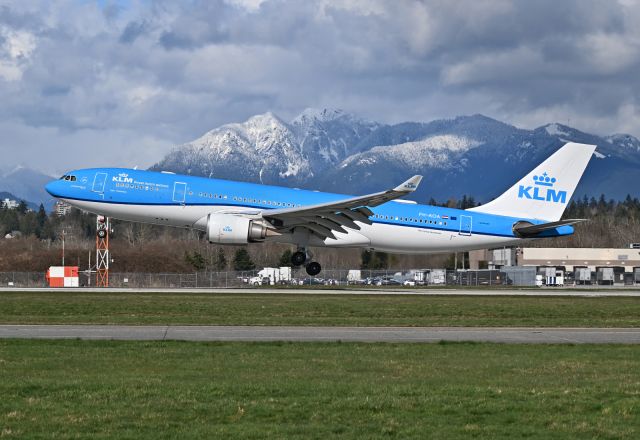 Airbus A330-200 (PH-AOA)