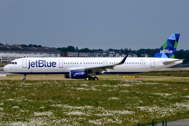 Airbus A321 (N934JB)