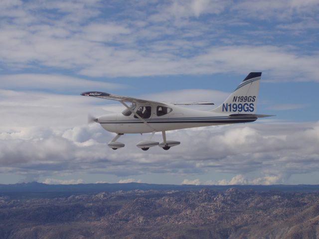 Piper Cherokee Arrow (N199GS) - N199GS over Baja California