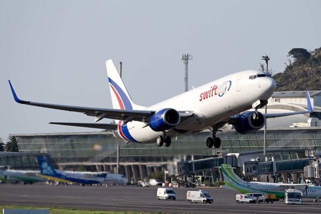 Boeing 737-700 (EC-NXX)