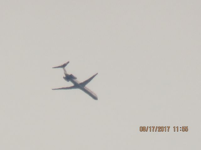 McDonnell Douglas MD-82 (N7528A)